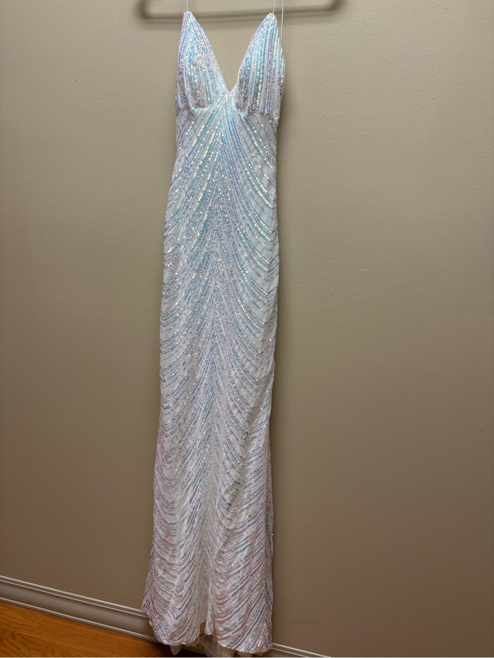Windsor White Satin elegant Dress with Black Logo Tag . One size.